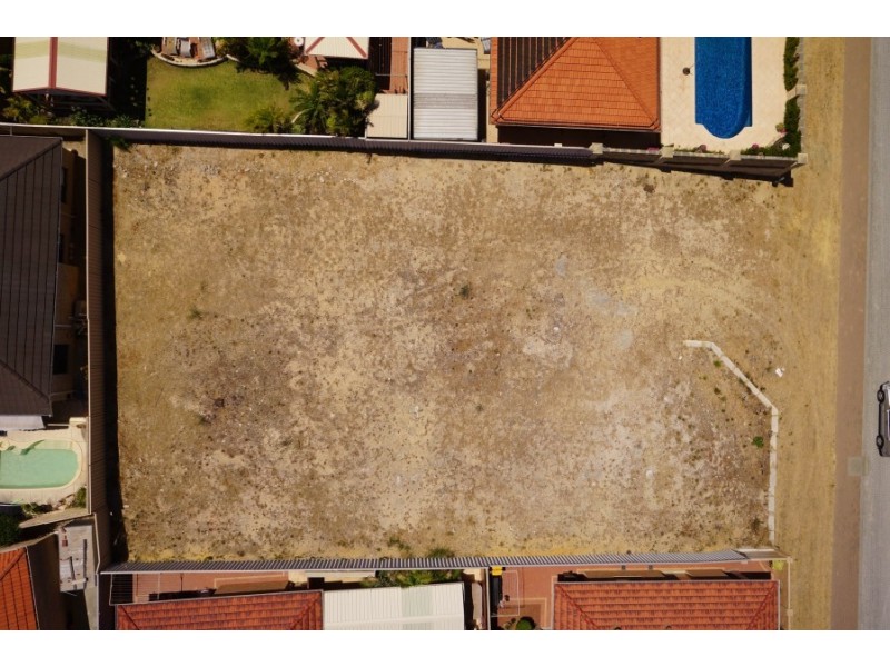 5 Fairbairn Road, Coogee WA 6166