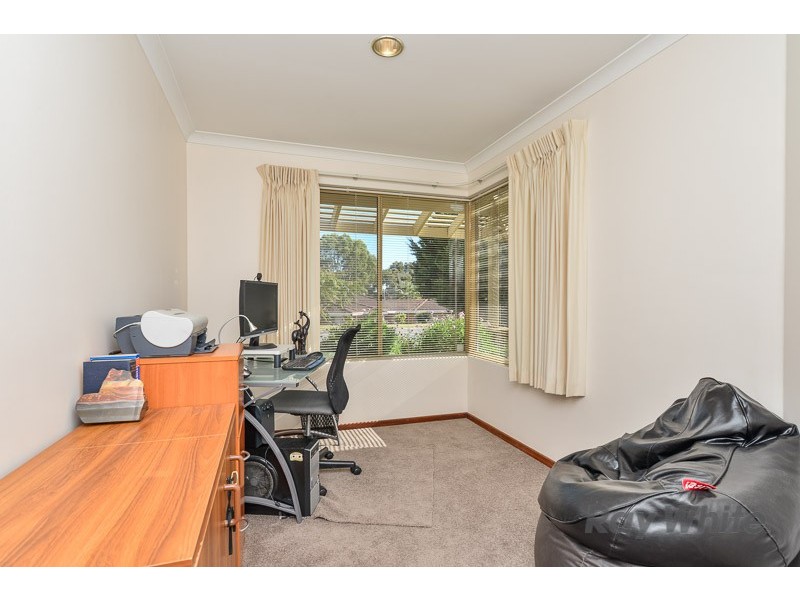 7 Gairdner Dr, Kardinya WA 6163