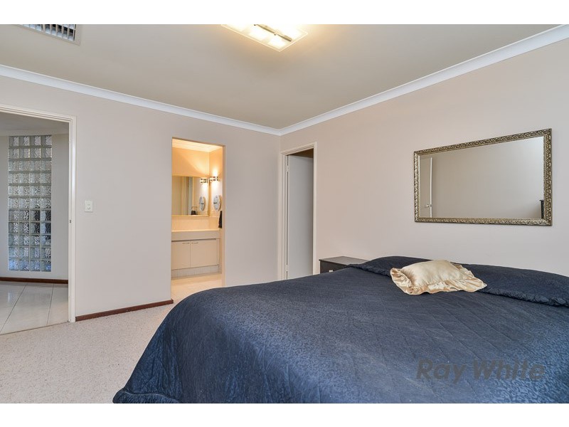 7 Gairdner Dr, Kardinya WA 6163