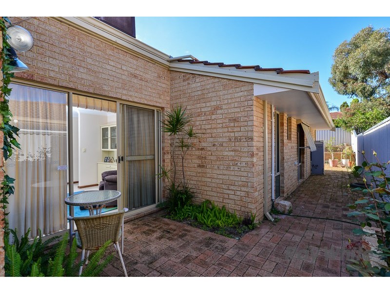 7 Gairdner Dr, Kardinya WA 6163