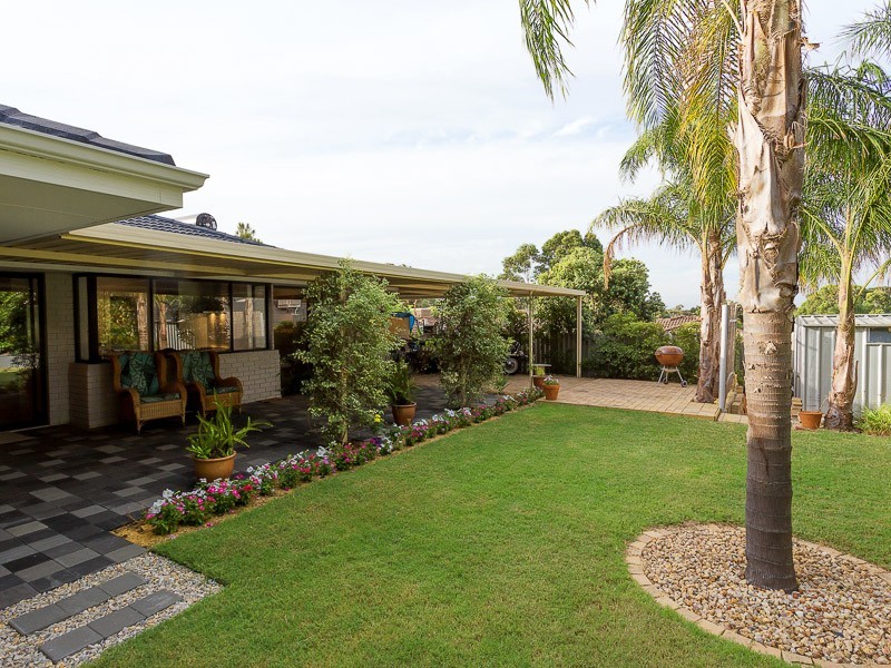 8 Buckingham Cr, Kardinya WA 6163