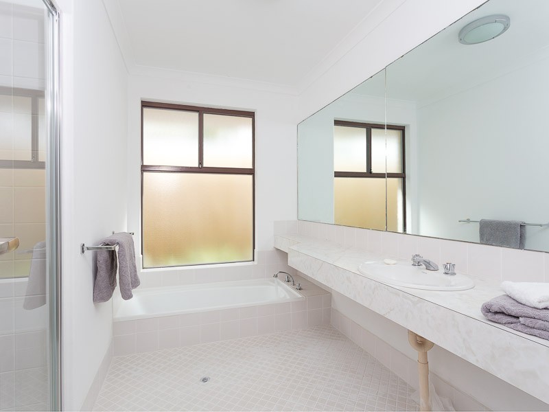 8 Buckingham Cr, Kardinya WA 6163