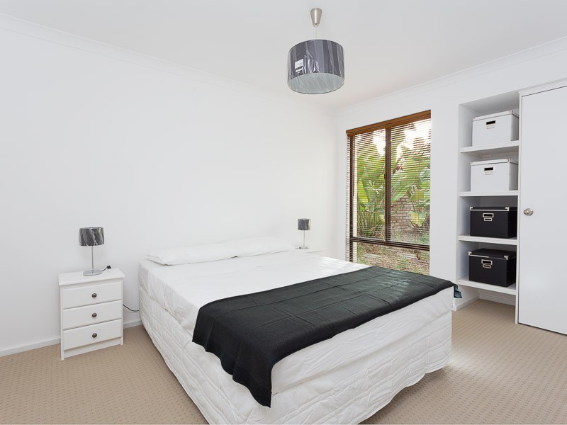 8 Buckingham Cr, Kardinya WA 6163