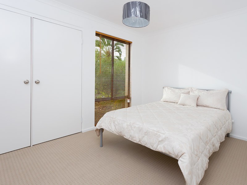 8 Buckingham Cr, Kardinya WA 6163