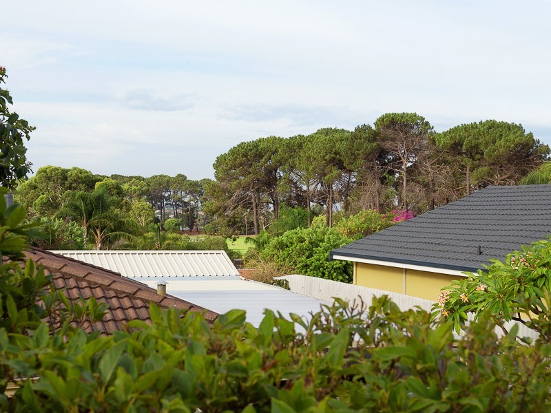 8 Buckingham Cr, Kardinya WA 6163