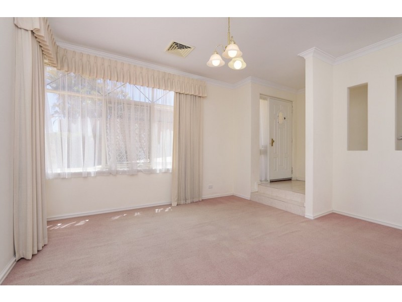 7B Atkinson Gardens, Leeming WA 6149