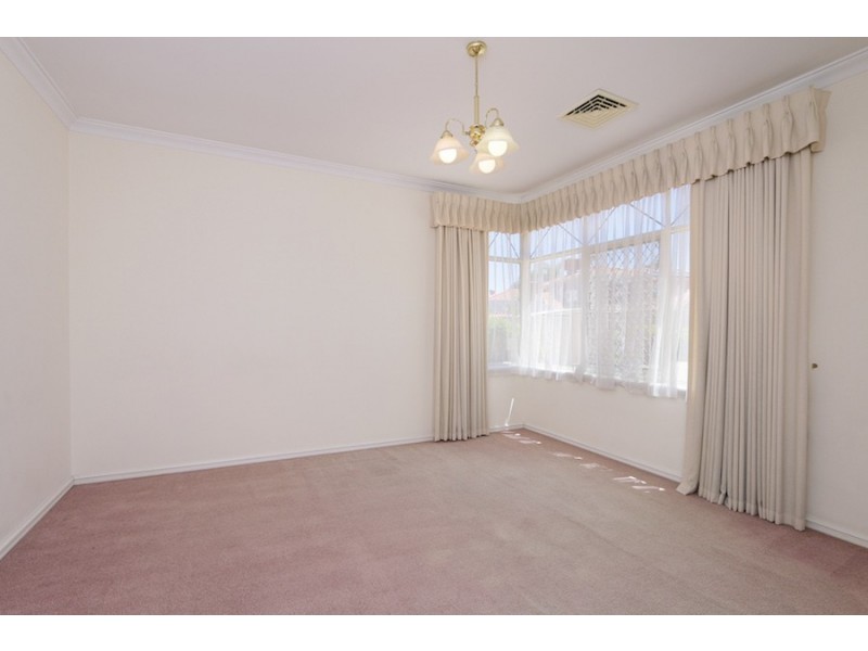 7B Atkinson Gardens, Leeming WA 6149