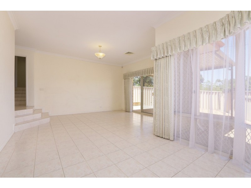 7B Atkinson Gardens, Leeming WA 6149