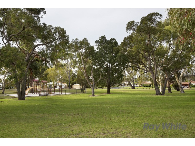 5 Loris Way, Kardinya WA 6163