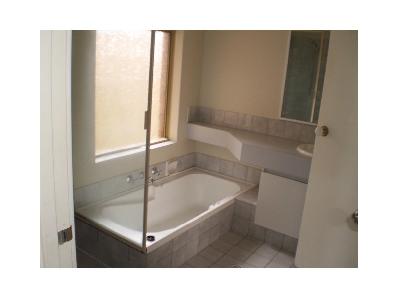 8/14 Stampel Gardens, Kardinya WA 6163