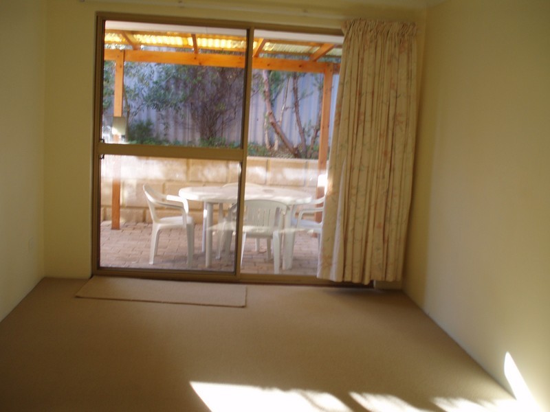 8/14 Stampel Gardens, Kardinya WA 6163