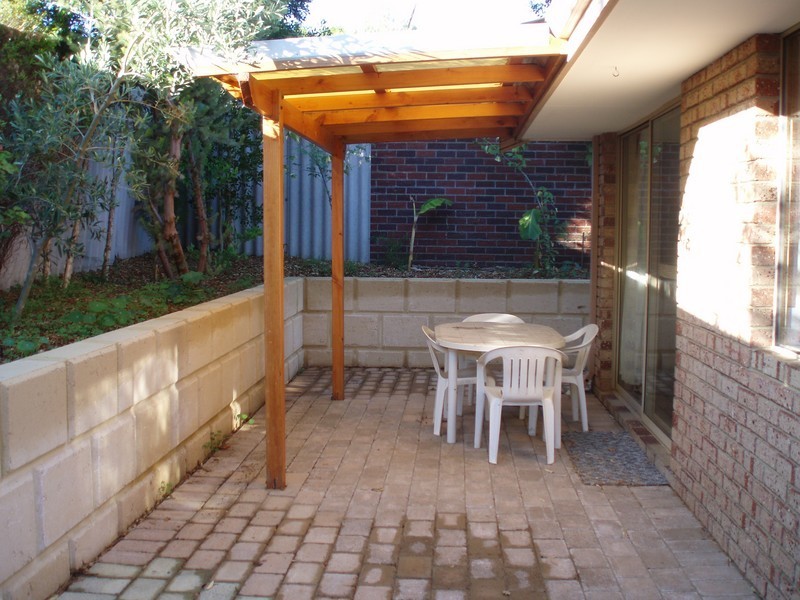 8/14 Stampel Gardens, Kardinya WA 6163