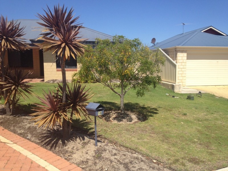 16 Normanby Blvd, Success WA 6164
