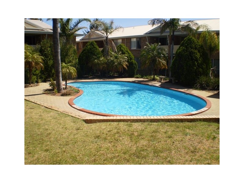 23/2 Pinewood Avenue (Cnr South St), Kardinya WA 6163