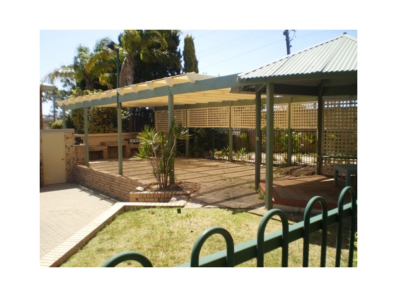 23/2 Pinewood Avenue (Cnr South St), Kardinya WA 6163