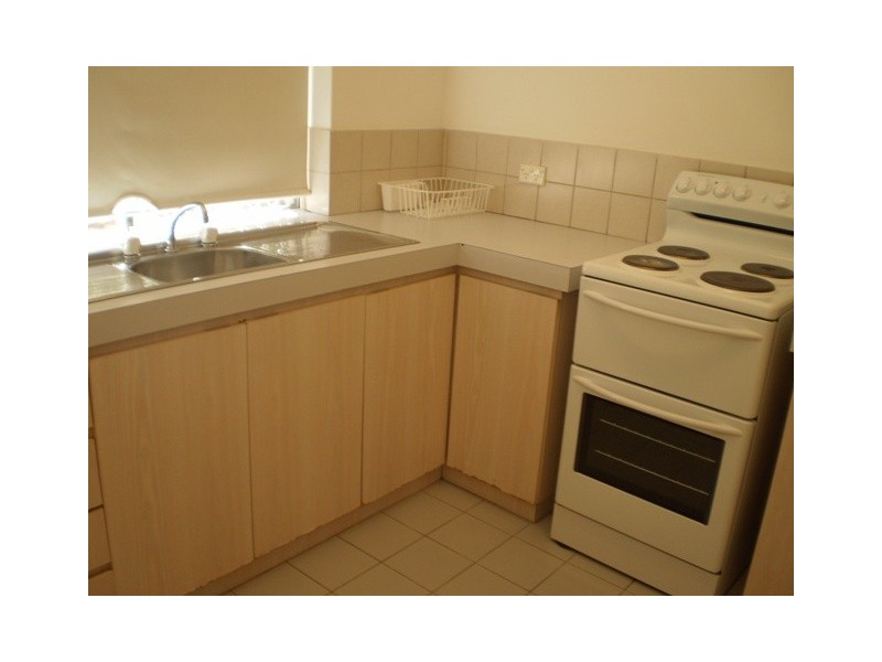 23/2 Pinewood Avenue (Cnr South St), Kardinya WA 6163