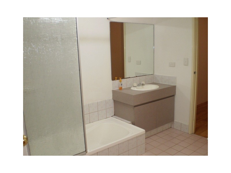 23/2 Pinewood Avenue (Cnr South St), Kardinya WA 6163