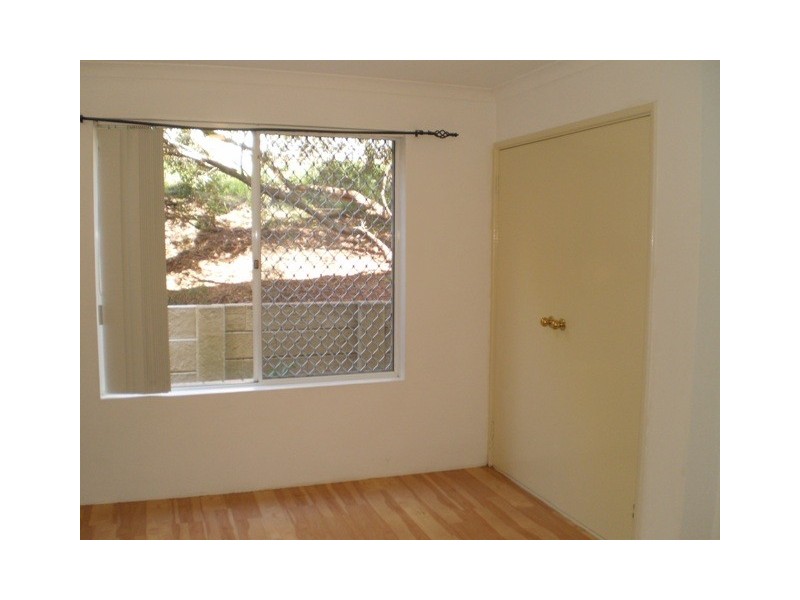 23/2 Pinewood Avenue (Cnr South St), Kardinya WA 6163