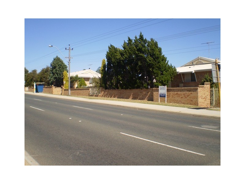 23/2 Pinewood Avenue (Cnr South St), Kardinya WA 6163