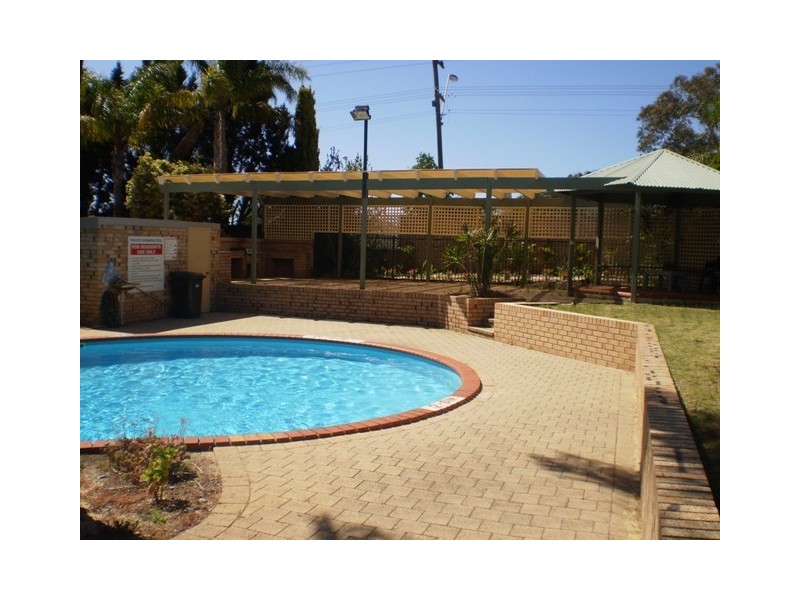 23/2 Pinewood Avenue (Cnr South St), Kardinya WA 6163