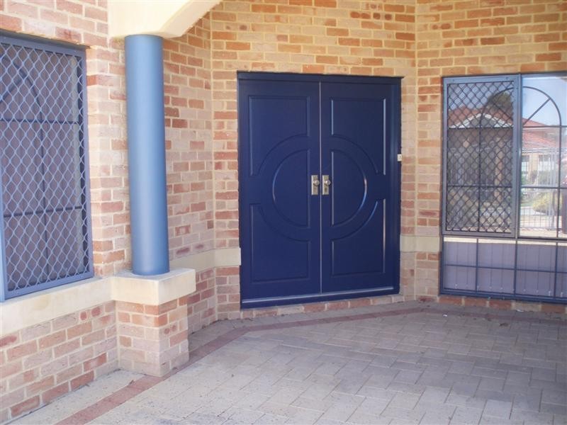 5 BLUERIDGE CRESCENT, Bibra Lake WA 6163