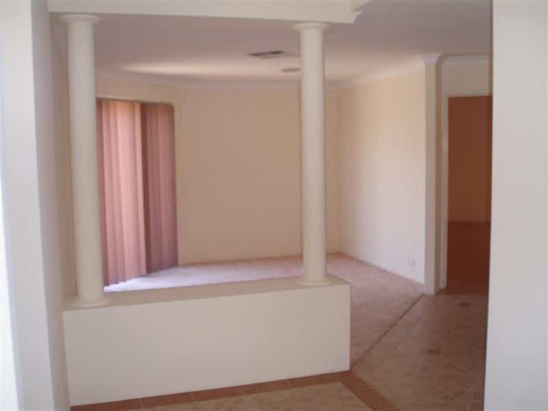 5 BLUERIDGE CRESCENT, Bibra Lake WA 6163