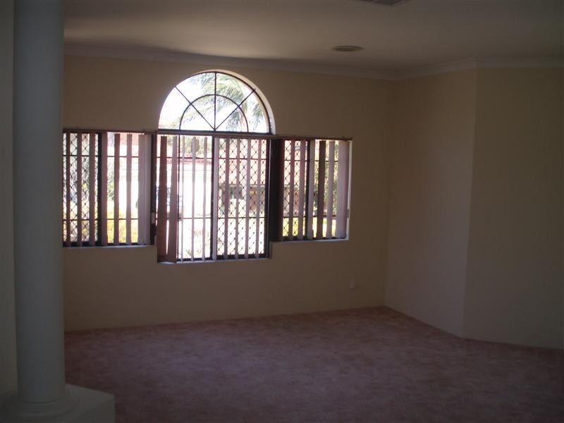 5 BLUERIDGE CRESCENT, Bibra Lake WA 6163