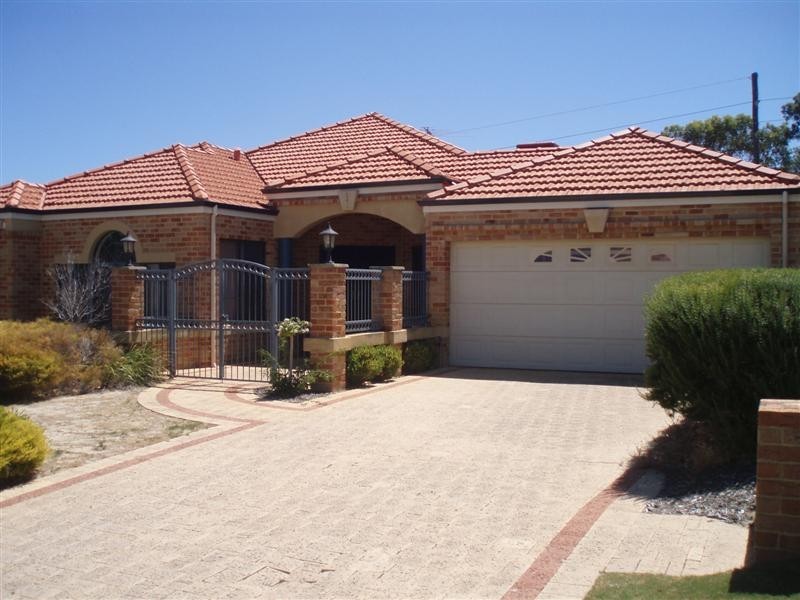 5 BLUERIDGE CRESCENT, Bibra Lake WA 6163