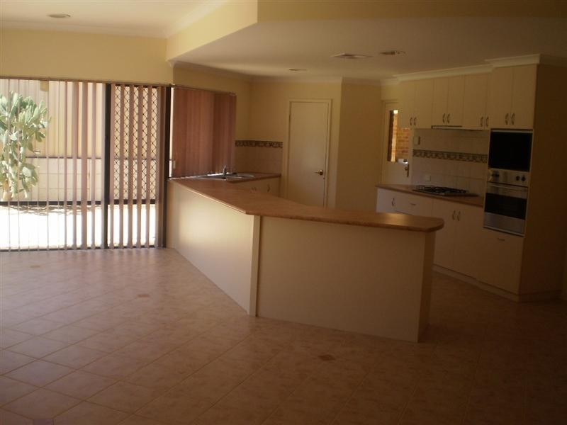 5 BLUERIDGE CRESCENT, Bibra Lake WA 6163