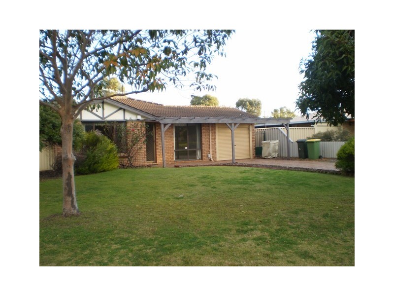 12 Lake Edge Lane, South Lake WA 6164