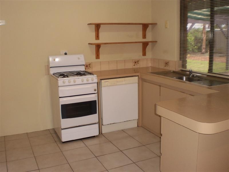 12 Lake Edge Lane, South Lake WA 6164