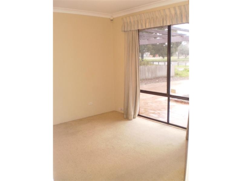 12 Lake Edge Lane, South Lake WA 6164