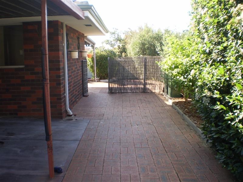 1B Hamersley Way, Kardinya WA 6163