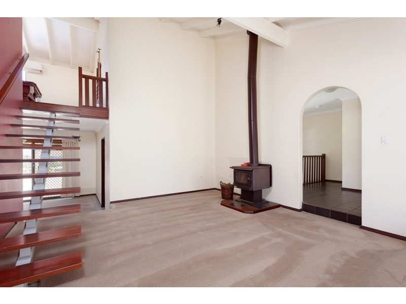 8 Mottee Rd, Bateman WA 6150