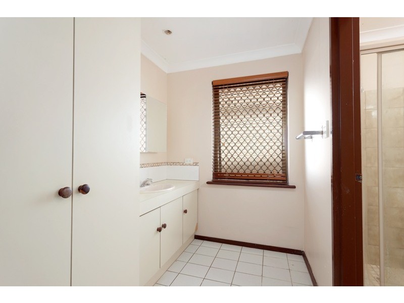 8 Mottee Rd, Bateman WA 6150