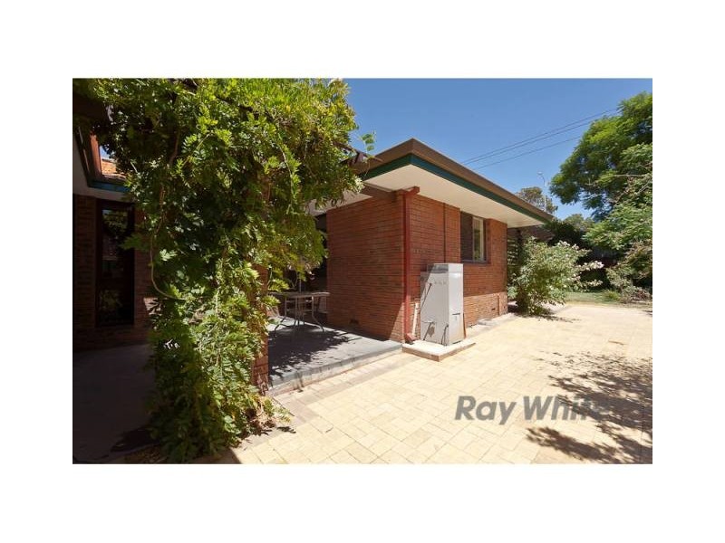 56 Davies Cres, Kardinya WA 6163