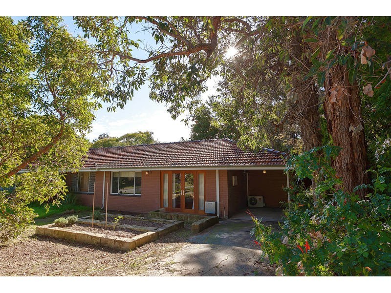 24B Oldham Cres, Hilton WA 6163