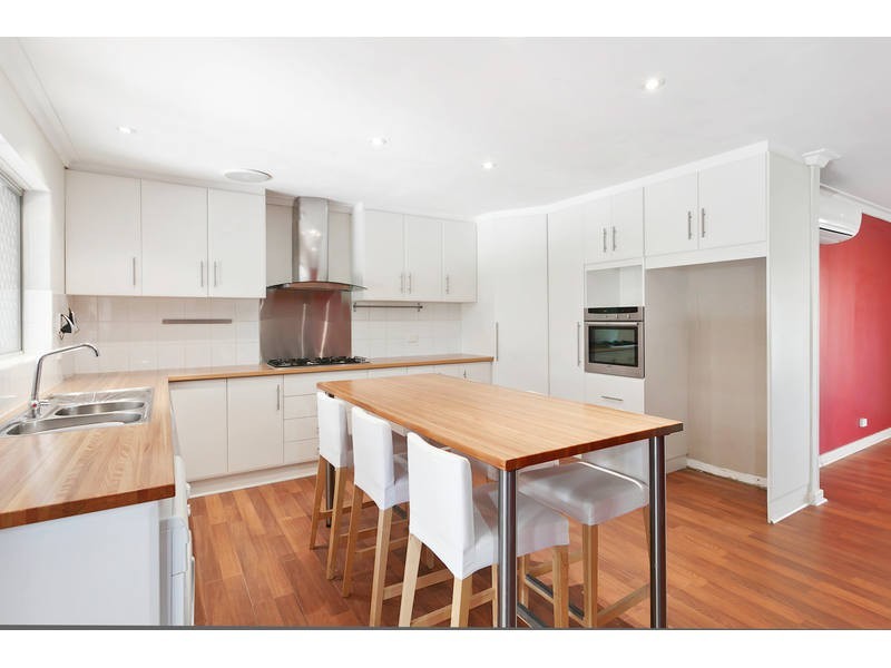 24B Oldham Cres, Hilton WA 6163