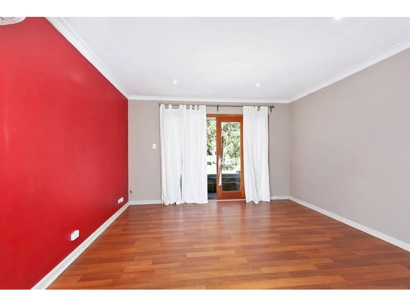 24B Oldham Cres, Hilton WA 6163