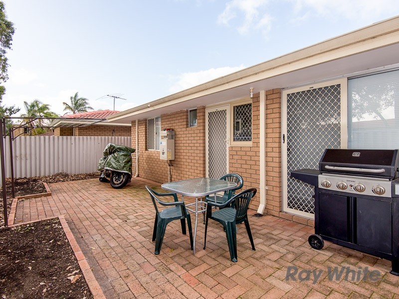 11/6 Pinewood Ave, Kardinya WA 6163