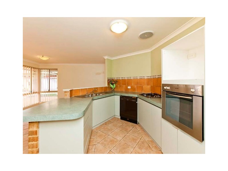 27 Montmartre Green, Port Kennedy WA 6172