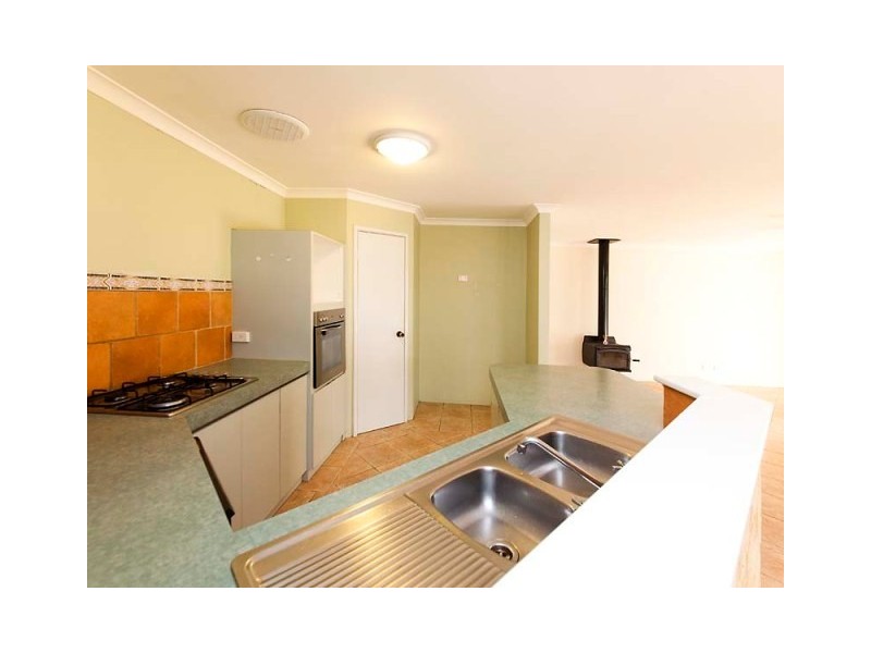 27 Montmartre Green, Port Kennedy WA 6172