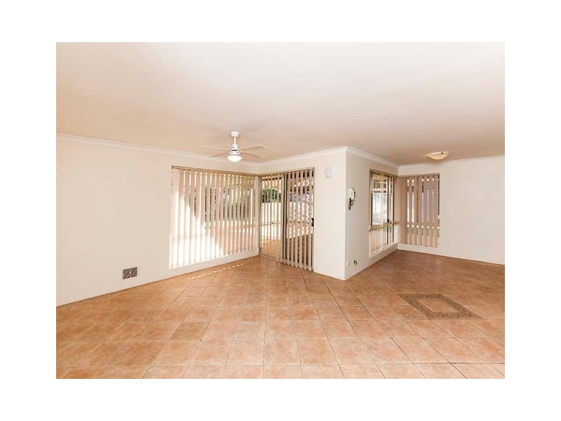 27 Montmartre Green, Port Kennedy WA 6172