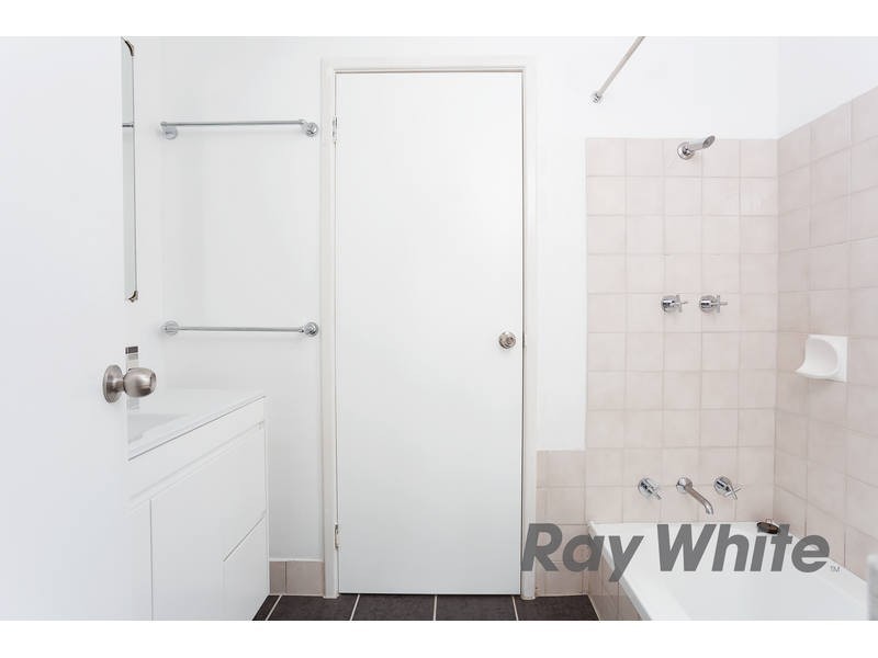 6 Isdell Place, Gosnells WA 6110