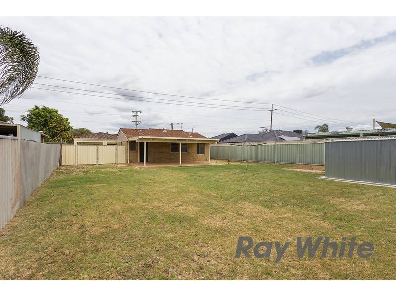 6 Isdell Place, Gosnells WA 6110
