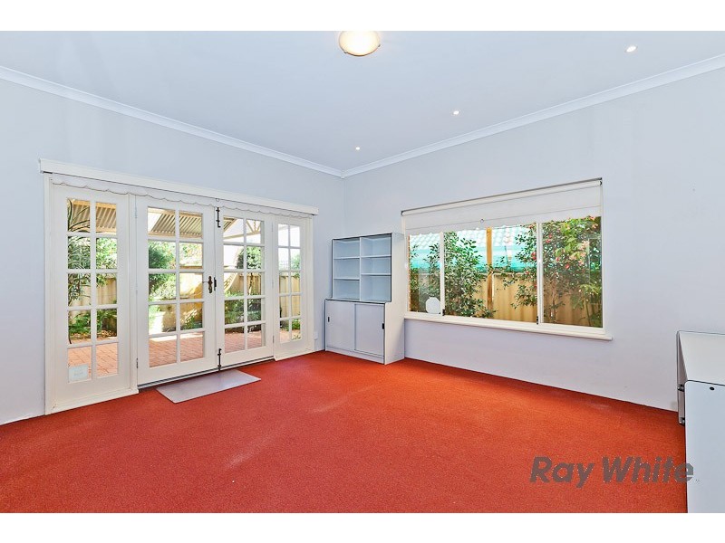 135 Parkway Road, Bibra Lake WA 6163