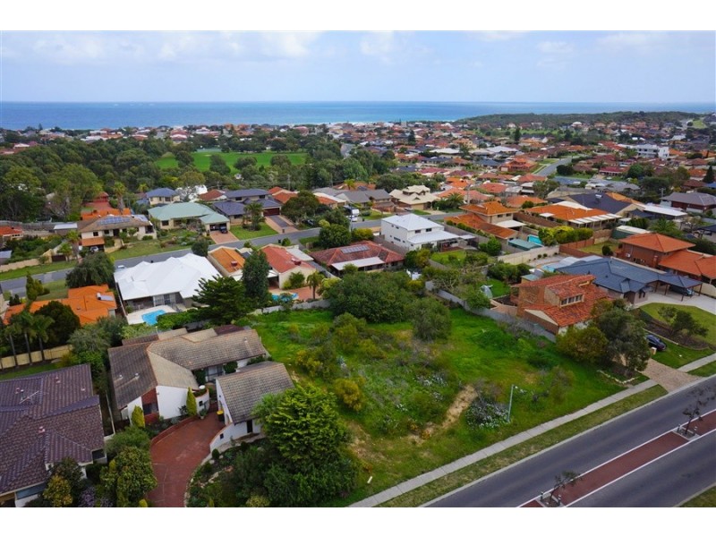 62 Dampier Avenue, Mullaloo WA 6027