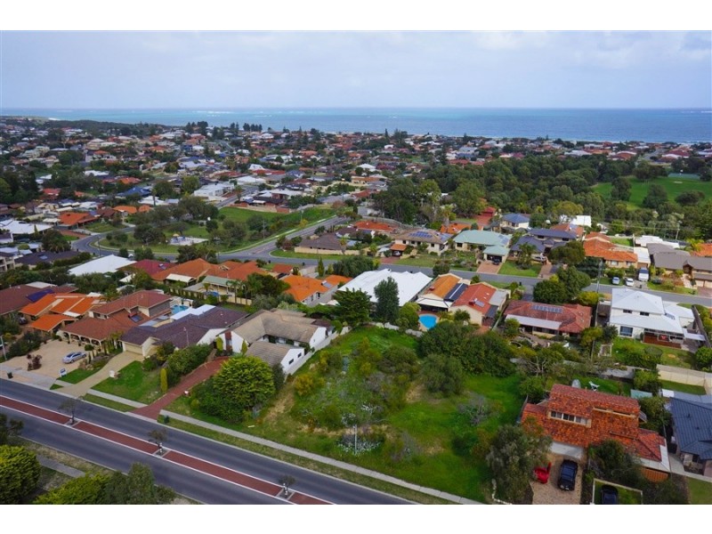 62 Dampier Avenue, Mullaloo WA 6027