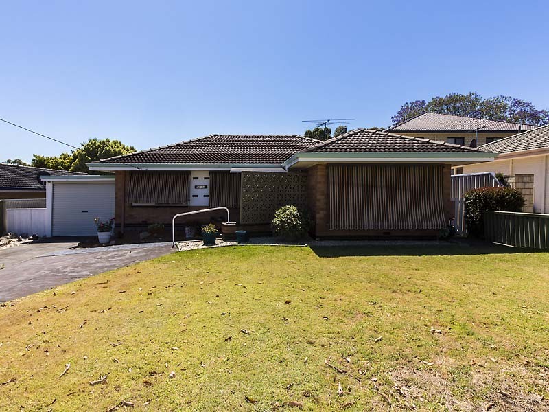 8 Burney Court, Kardinya WA 6163