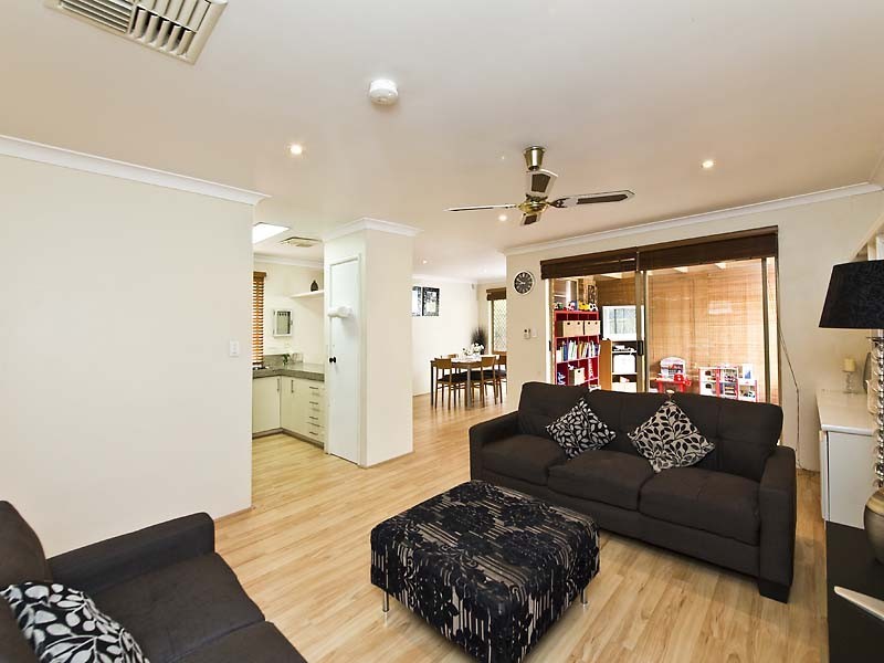 2 / 5 Wood Court, Kardinya WA 6163